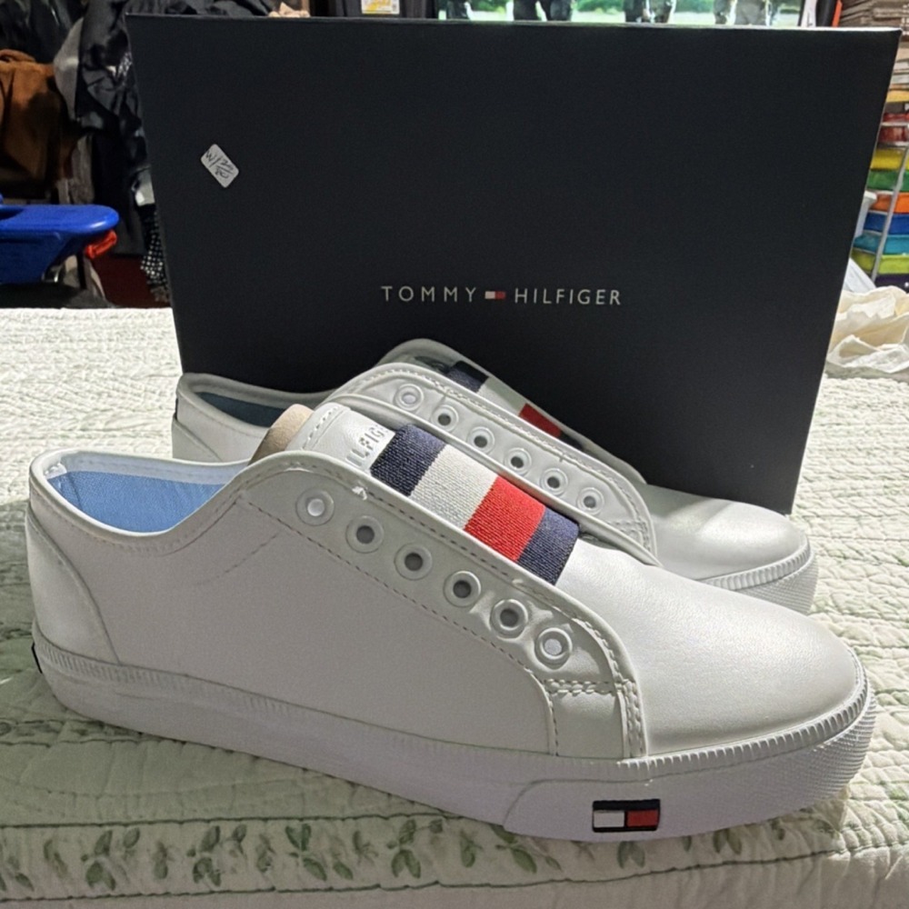Tommy Hilfiger Anni Women's Slip-On Comfort Shoes White Navy Red Size 6M